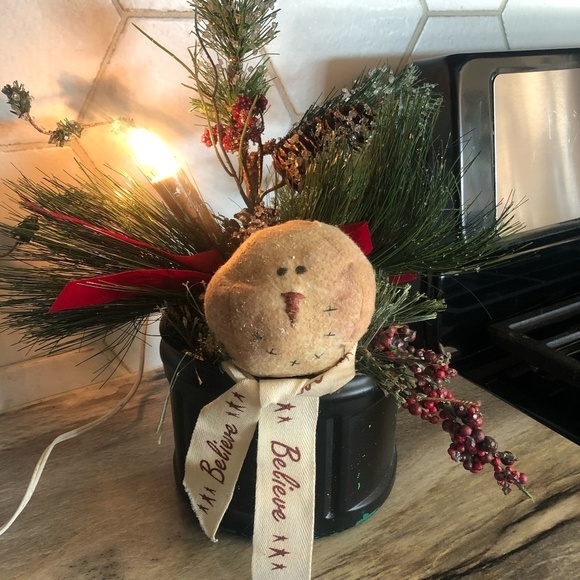 PRIMITIVE HANDMADE SNOWMAN LAMP ARRANGEMENT IN PLASTIC FOLGERS COFFEE CAN - Picture 10 of 10